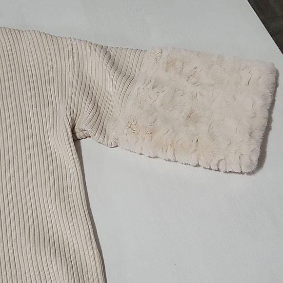 NWOT Easel Medium Cream Ribbed Crewneck Sweater with Plush Cuff Detail - Picture 5 of 7